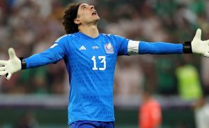 Memo Ochoa ARRUINA remontada de México sobre  Uzbekistán con grosero error | VIDEO