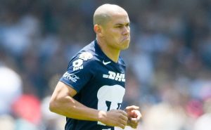 Acusan a directivo de Pumas de correr a patadas a Darío Verón – Getty Images 
