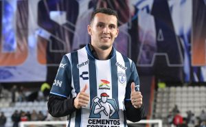 ¡Le dan la BIENVENIDA a la Liga MX! Pachuca presenta a Oussama Idrissi | VIDEO