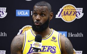 LeBron James es la estrella de Los Angeles Lakers.
