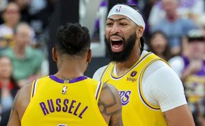 D’Angelo Russell y Anthony Davis.
