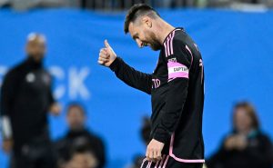 Messi cuenta con el respeto y protección de todos sus compañeros
