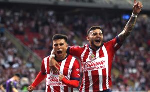 Nene Beltrán asegura que Chivas juega mejor con Alexis Vega. | Imago7
