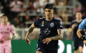 Alan Pulido está volando en la MLS y se lo reconocieron con un importante premio
