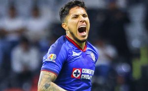 Cruz Azul da duro golpe a Carlos Salcedo – Getty Images
