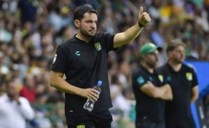 Larcamón sigue pensando en la competencia – Imago7
