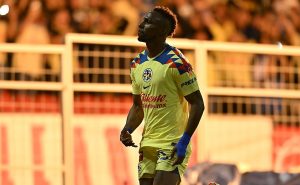 Julián Quiñones celebró su gol ante León agarrándose los genitales. | Imago7
