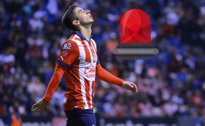 Isaac Brizuela salió lesionado de práctica de Chivas. | Imago7
