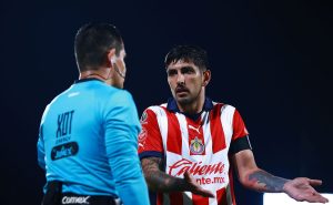Víctor Guzmán "Pocho" en reclamo, durante el partido de la jornada 17. Foto: Imago7
