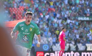Federico Viñas en festejo de gol, durante el partido ante Rayados de Monterrey
