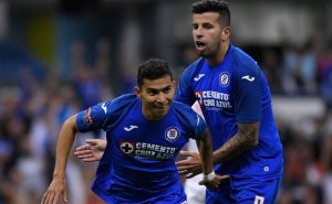 Exjugador de Cruz Azul fue víctima de una agresión en pleno partido.
