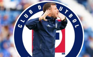 Diego Aguirre renueva como DT de Cruz Azul.
