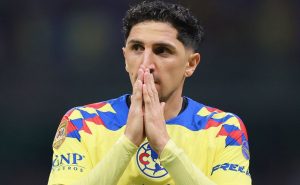 Diego Valdés reza a Virgen de Guadalupe por el ¿América?
