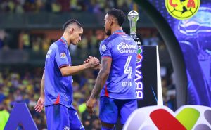 Cruz Azul sufriría baja impactante para el Apertura 2024.
