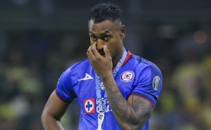 Willer Ditta podría salir de Cruz Azul si llegan a un acuerdo.

