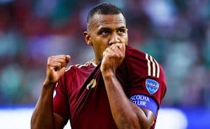 Salomón Rondón puso contra la pared a México.
