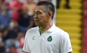 Ambriz es uno de los pocos entrenadores pasando por un buen momento
