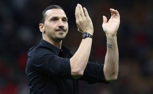 Zlatan Ibrahimovic continúa metido en temas deportivos del AC Milan.
