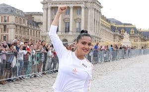 Salma Hayek sorprendió al aparecer en París

