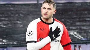 ¿Por qué Santiago Giménez salió repentinamente del partido entre Feyenoord y Lille de Champions League?