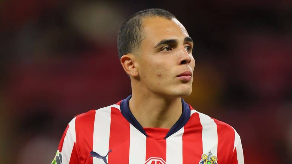 PSV-buscaria-fichar-a-Hugo-Camberos-de-Chivas-este-verano-1024x576.jpg