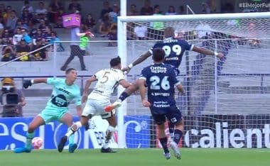 Error de Rodrigo Parra en el gol de Pachuca