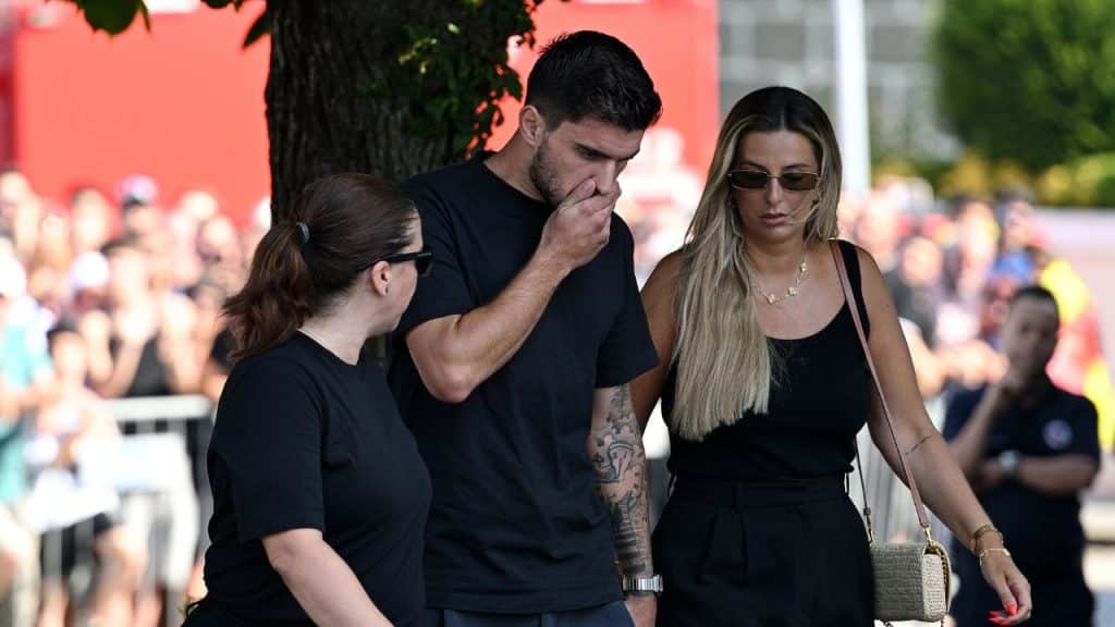 Dan-ultimo-adios-a-Diogo-Jota-y-Andre-Silva-en-Portugal-7-1024x576.jpg