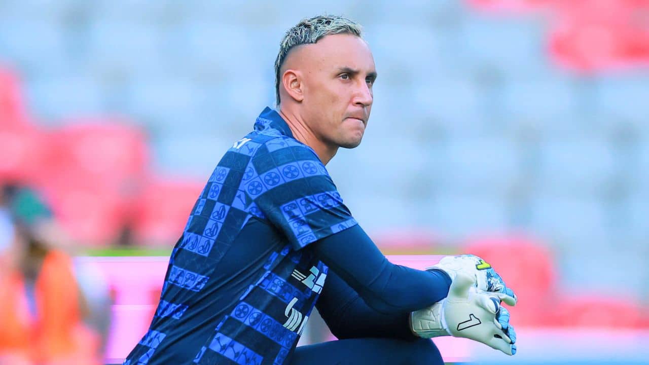Keylor Navas tiene hostil recibimiento en Querétaro con vergonzoso grito homofóbico en su debut con Pumas en la Liga MX