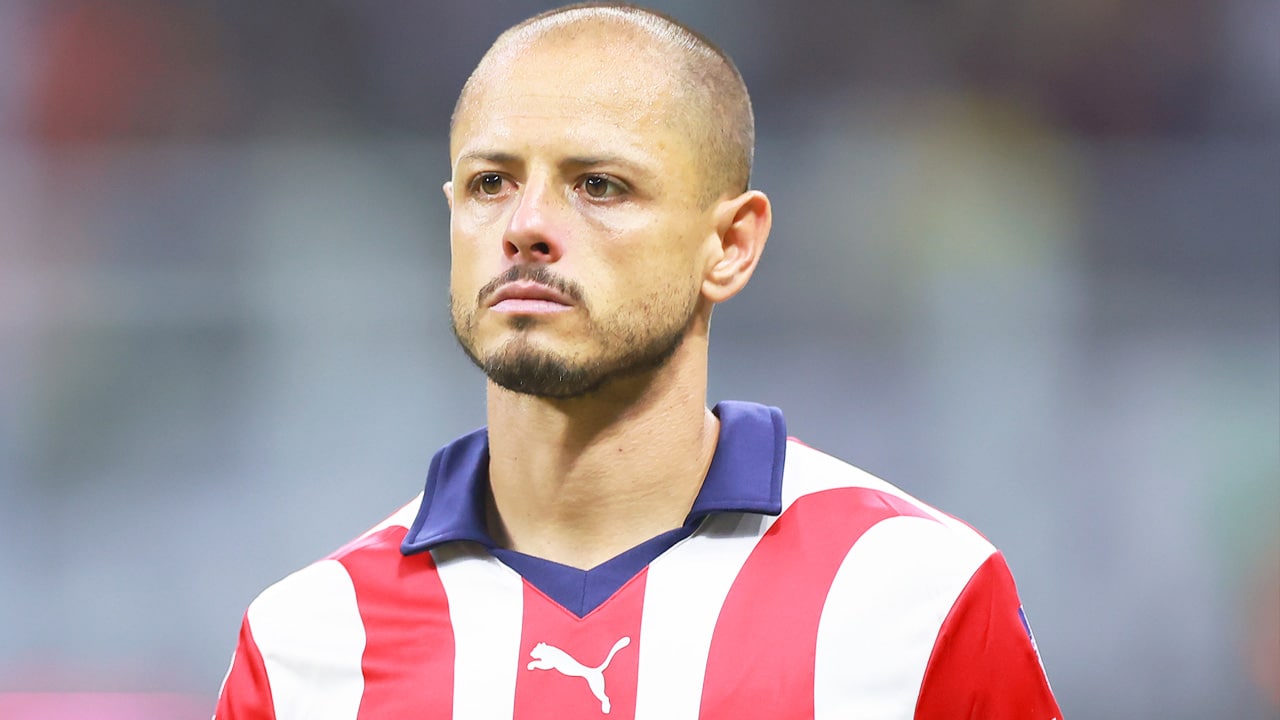 Chicharito Hernández, en medio de una polémica, es vetado de Chivas.