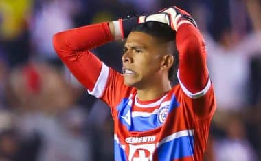 Kevin Mier comete gravísimo error con Cruz Azul ante Atlas.
