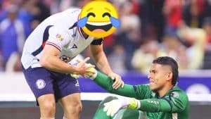 Kevin Mier víctima de los memes por sus errores en Cruz Azul.