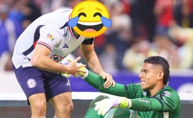 Kevin Mier víctima de los memes por sus errores en Cruz Azul.