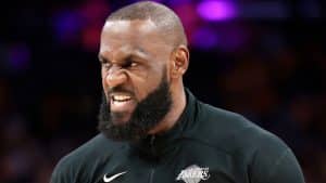 LeBron James seguirá un tiempo más en Lakers, pero su futuro es incierto.
