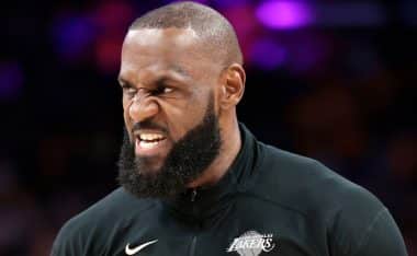 LeBron James seguirá un tiempo más en Lakers, pero su futuro es incierto.