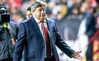 Miguel Herrera toma postura por su guardameta favorito.