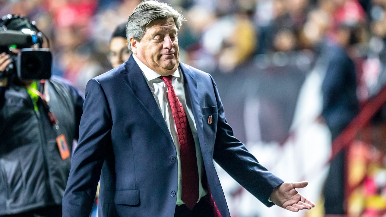 Miguel Herrera toma postura por su guardameta favorito.