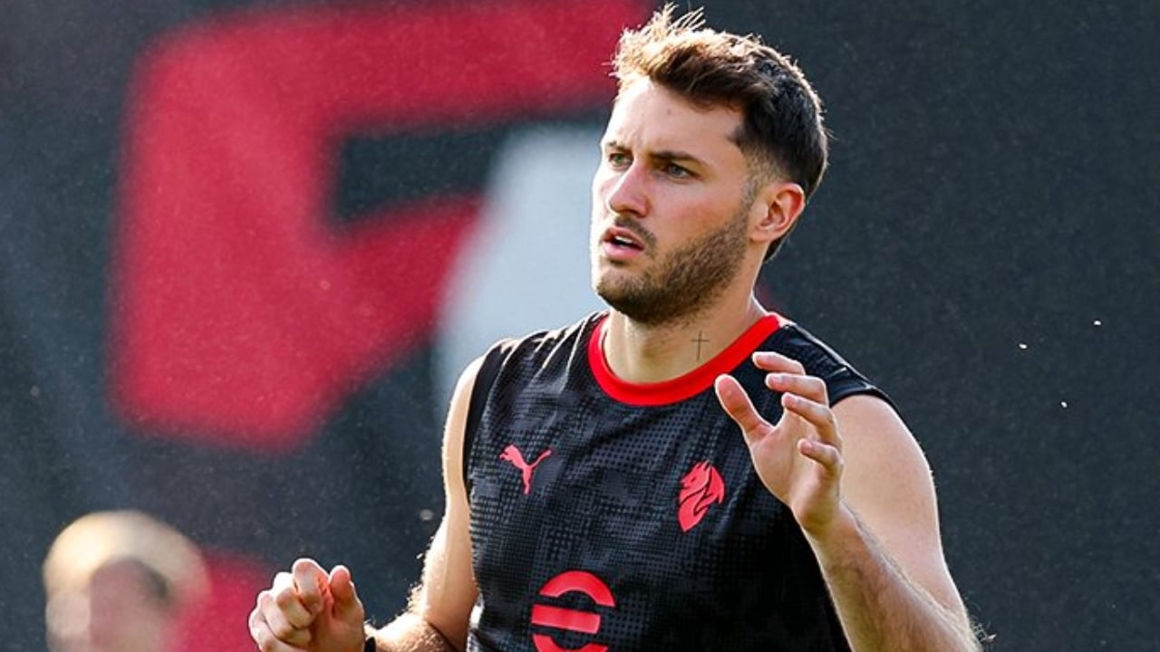 Santiago Giménez. AC Milan