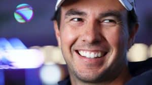 Checo Pérez vuelve a la F1 con memes en redes sociales.