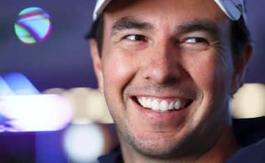 Checo Pérez vuelve a la F1 con memes en redes sociales.