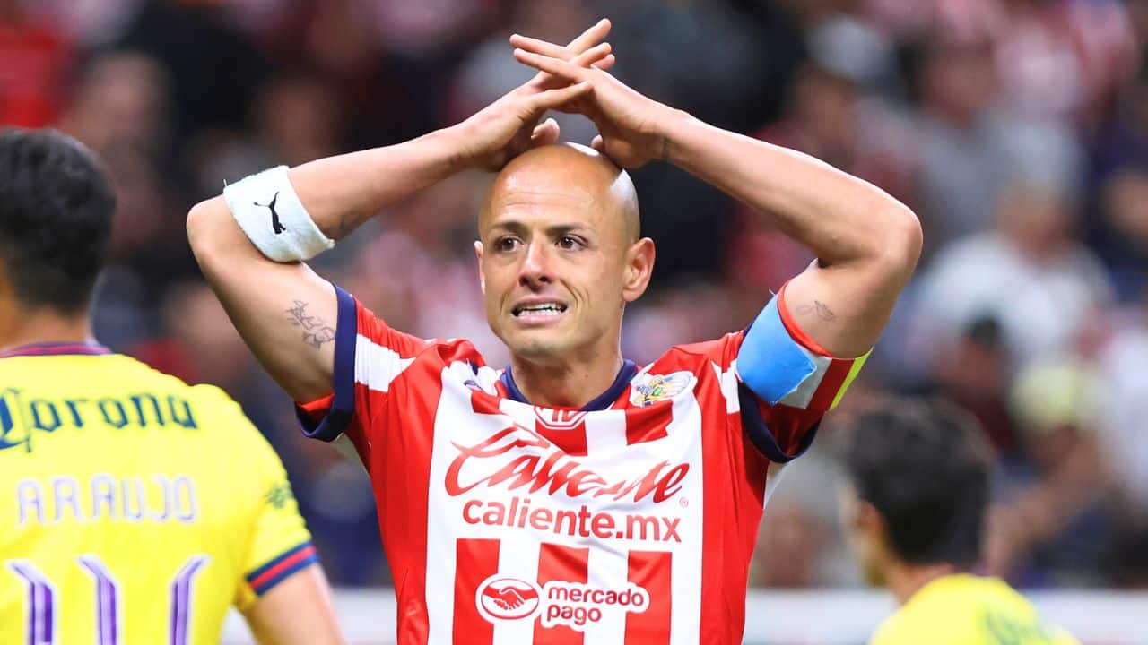 Chicharito recibiría brutal golpe en lo deportivo tras polémicos videos: ¿Lo corren de Chivas?