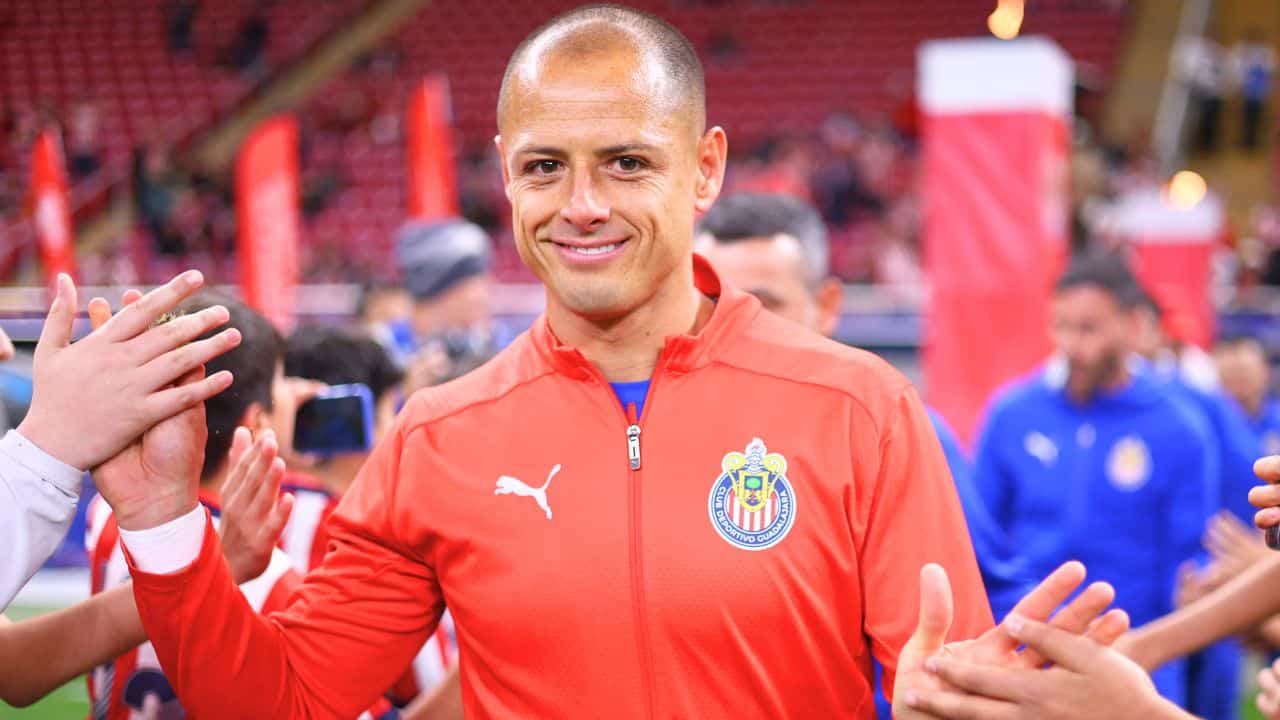Mientras Chivas busca salir del hoyo vs Tijuana, Chicharito Hernández se hace el ‘interesante’ en redes
