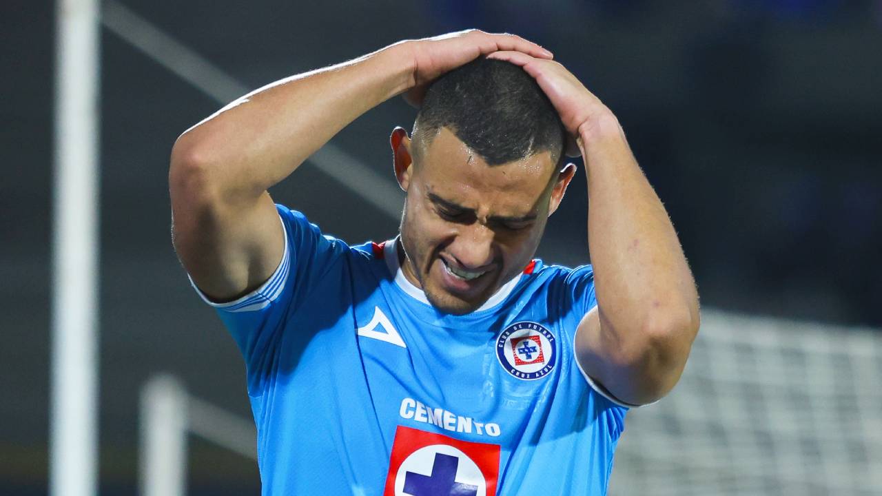 Cruz Azul rompe el silencio, estalla contra Faitelson y lo acusa de poner en peligro a Giorgos Giakoumakis