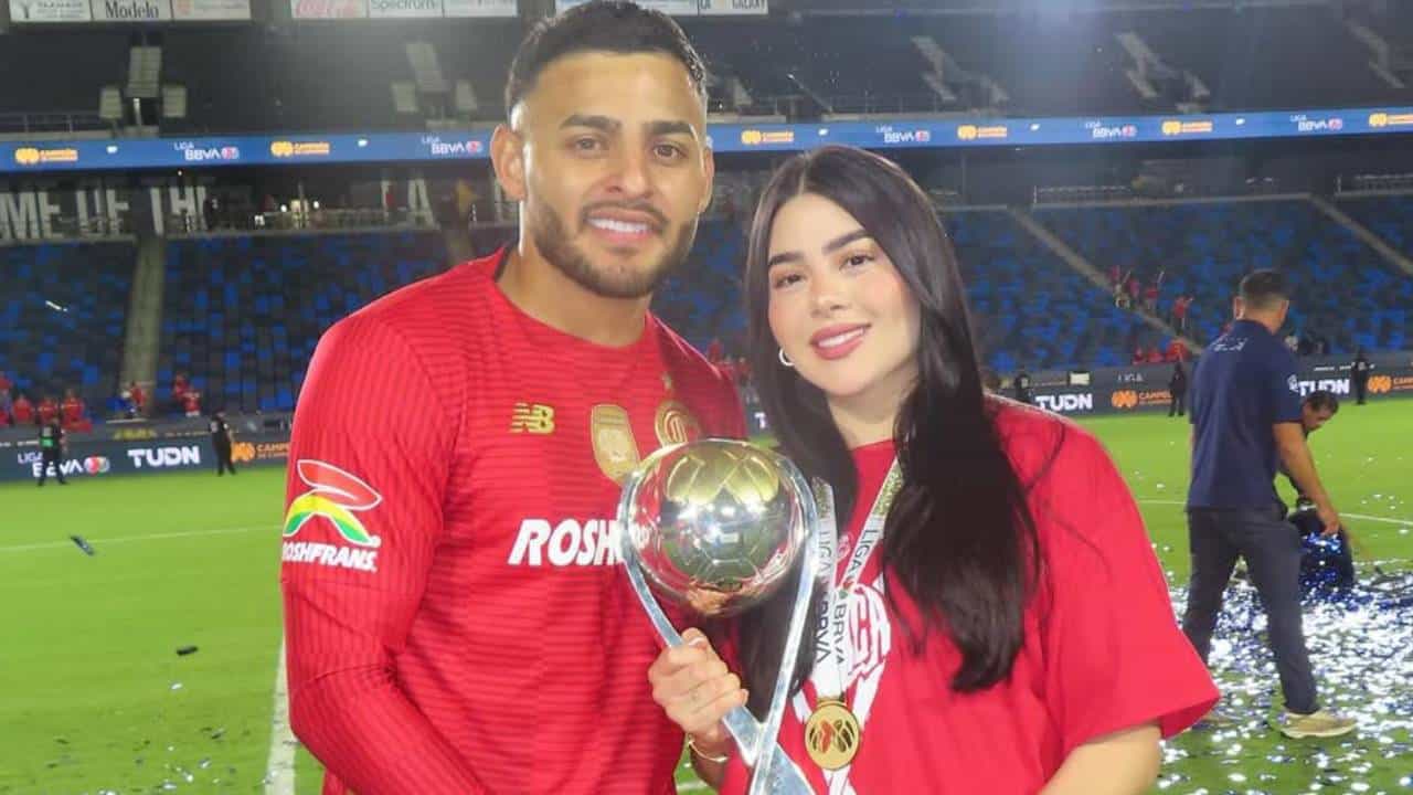 Cruz Azul vs Toluca: Esposa de Alexis Vega enfrenta grave acusación por fuerte pelea y la verdad sale a la luz | VIDEO Apertura 2025