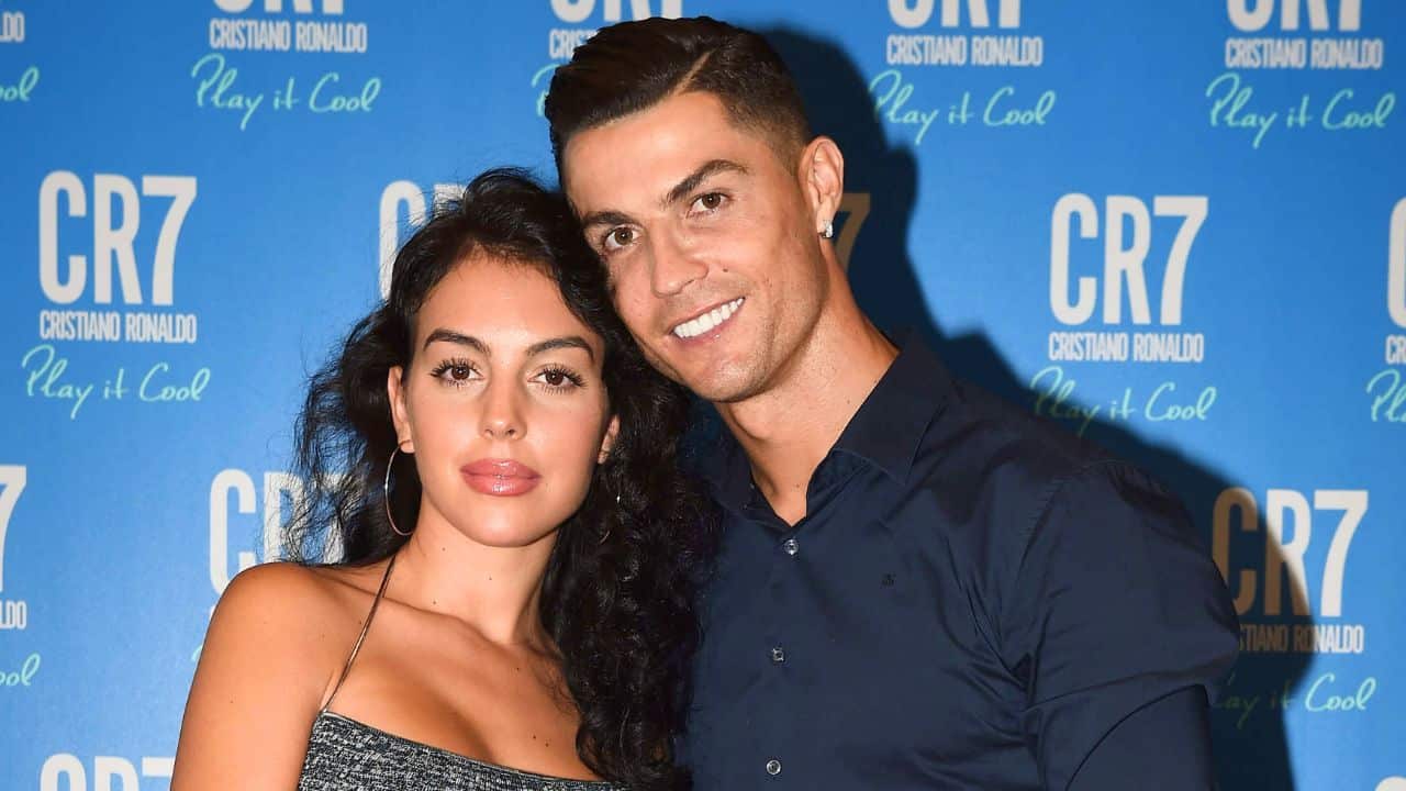 Cuánto dinero cuesta el impresionante anillo de compromiso con el que Cristiano Ronaldo le pidió matrimonio a Georgina Rodríguez