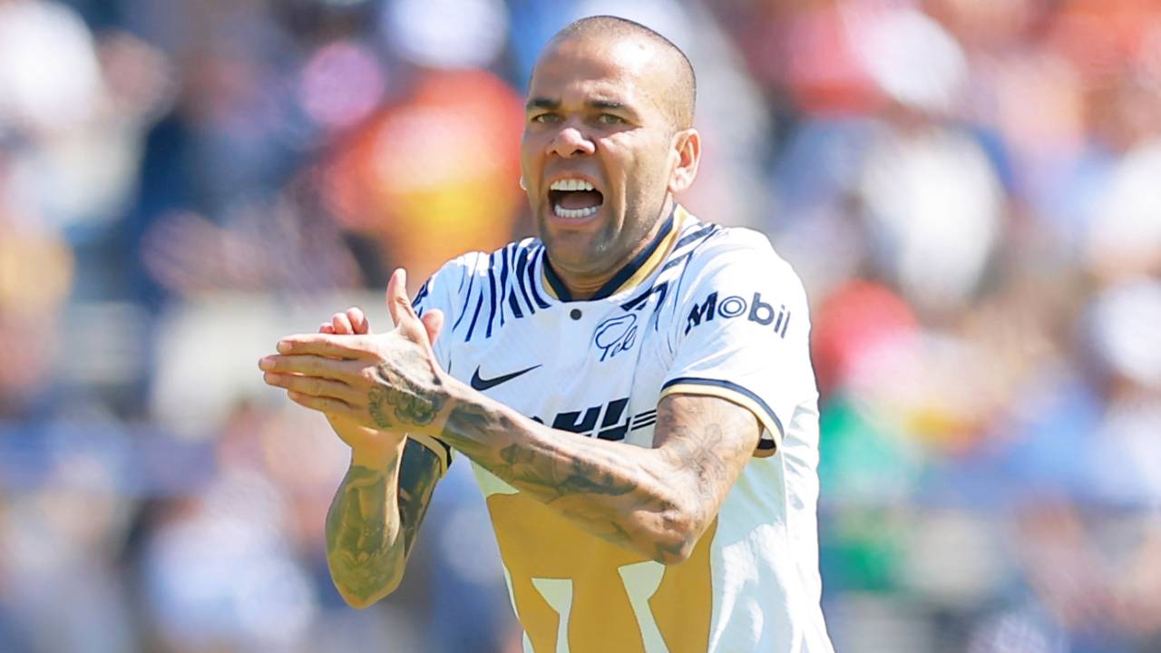 Dani Alves reaparece con inesperado mensaje junto a Neymar tras dejar a Pumas en plena controversia que lo llevó a la cárcel