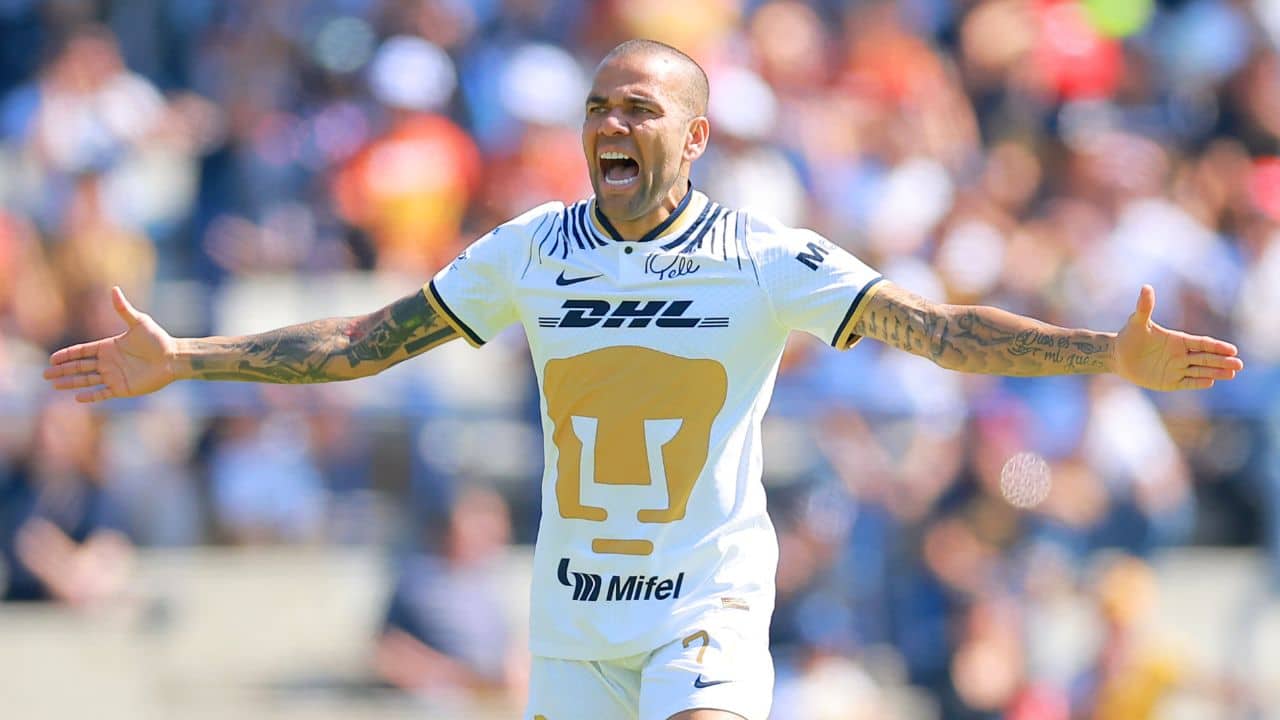 Dani Alves sorprende con increíble gesto a Pumas que lo liga a un histórico del Club: Jorge Campos
