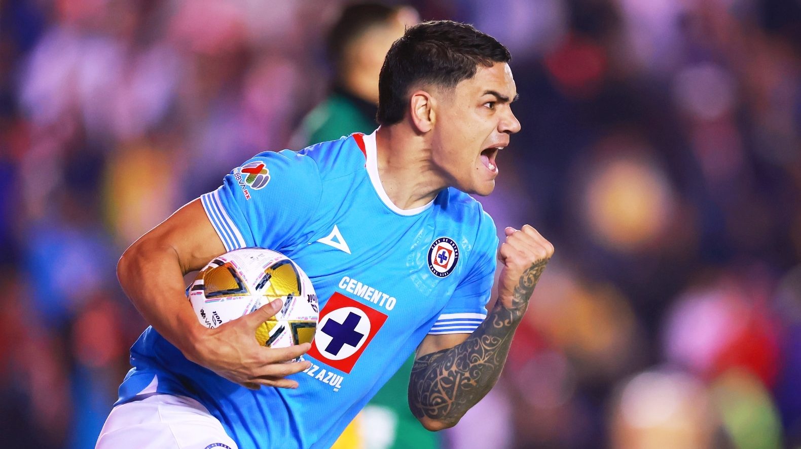 Víctor Velázquez sorprende a la afición del Cruz Azul con declaraciones sobre el Toro Fernández