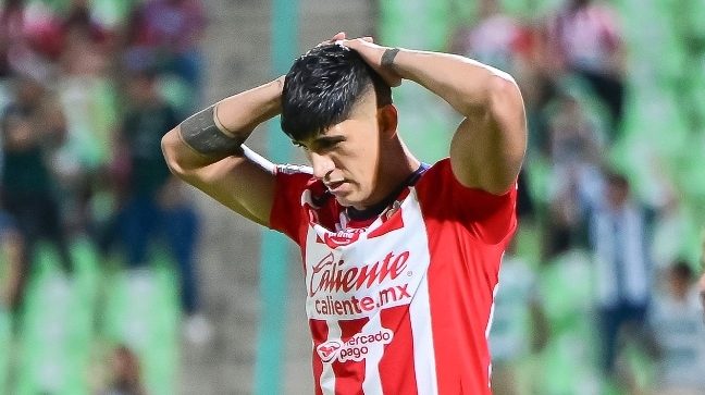 Tras fallar un penal Alan Pulido envía mensaje a la afición de Chivas luego del partido ante Santos Laguna por el Apertura 2025