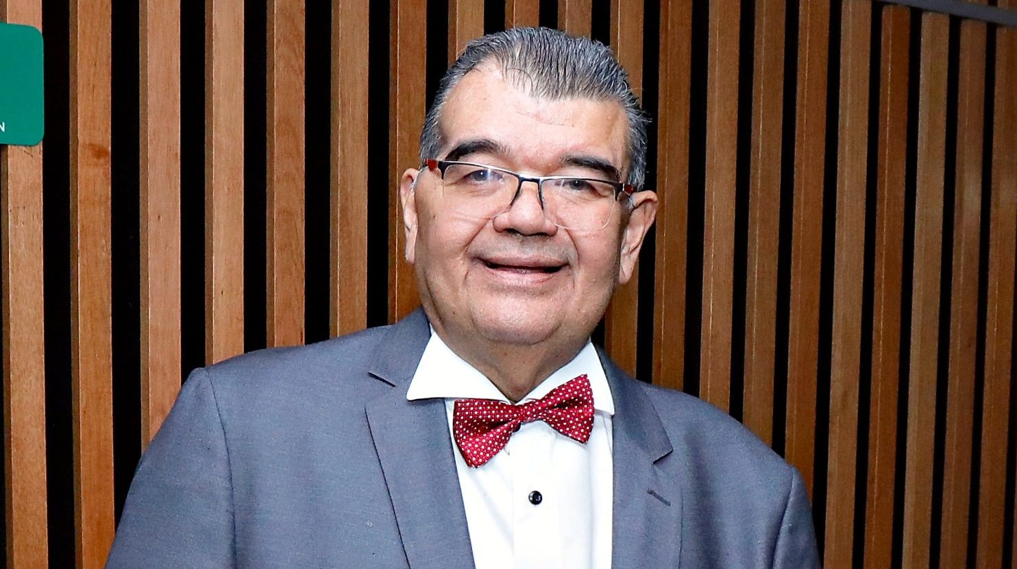 El comentarista de TUDN Emilio Fernando Alonso recibe la noticia más esperada