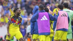 Allan Saint Maximin y su lazo con sus nuevos compañeros.